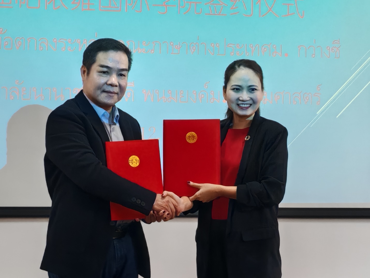 泰国法政大学布里迪帕侬雍国际学院到公司交流