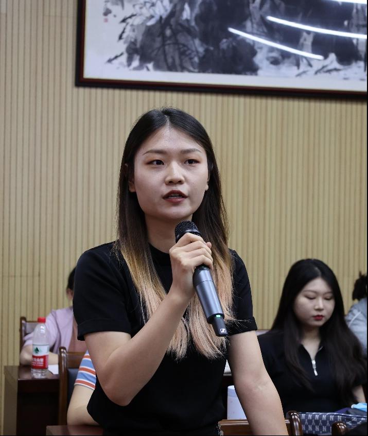 (主讲嘉宾陈晓兰解答同学们的疑惑) (主讲嘉宾陈晓兰解答同学们的疑惑)